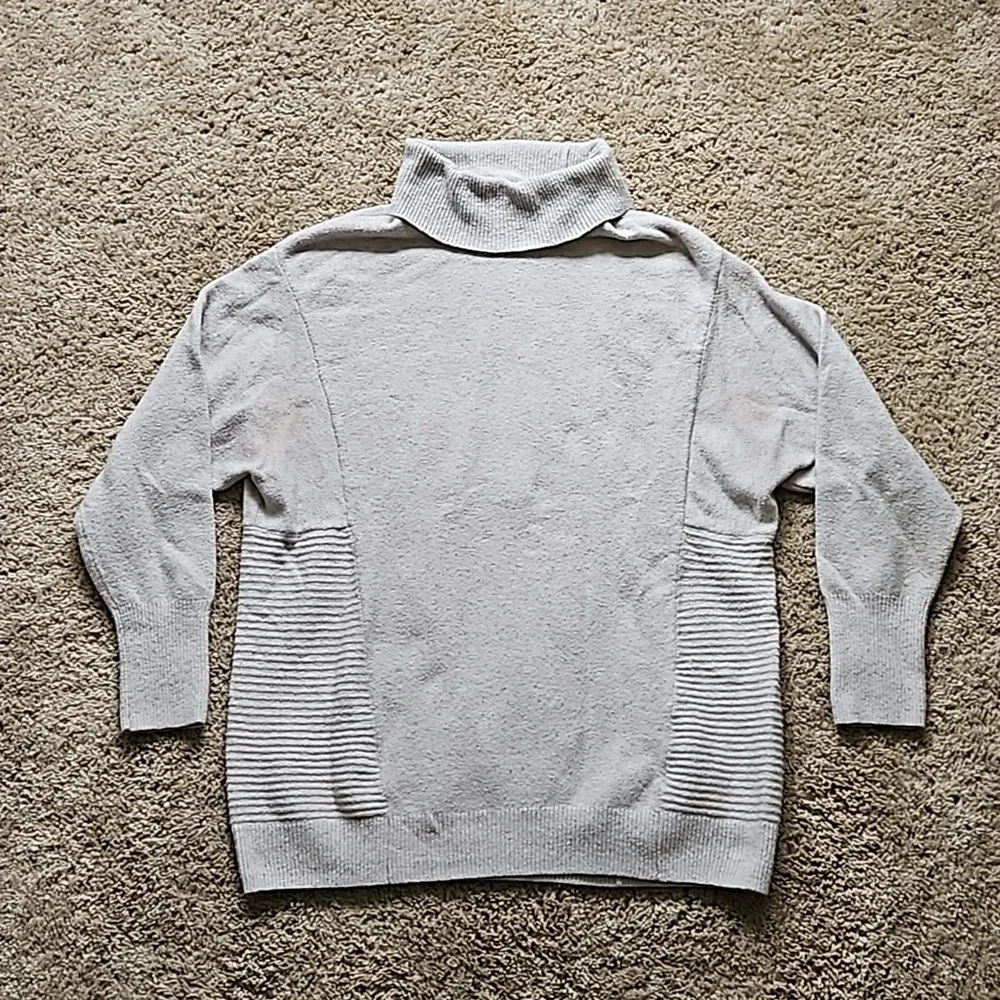 Tahari cream turtleneck sweater, size M